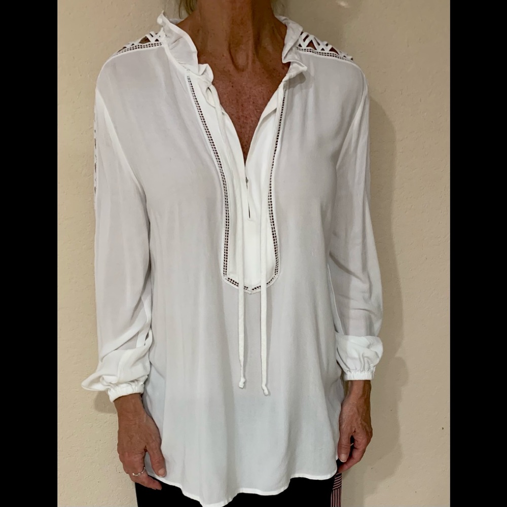 Unique Express Lattice Open Sleeve Top Small